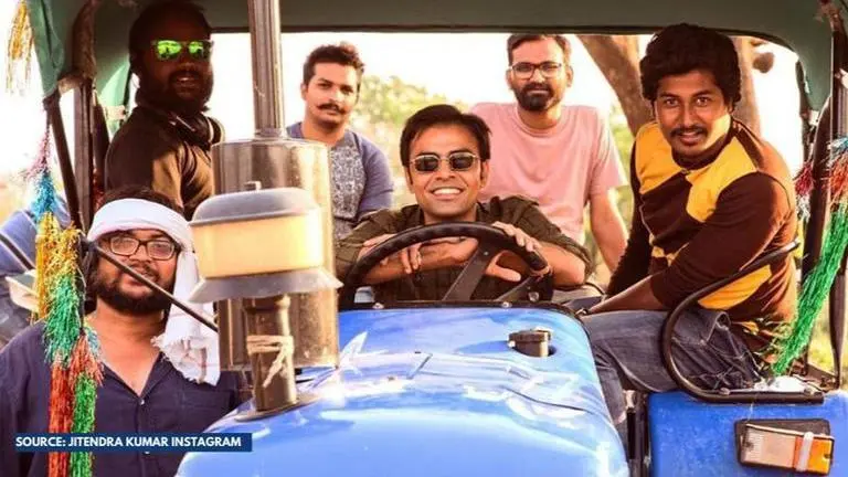 Jitendra Kumar's unmissable pics with his 'Panchayat' cast and crew; See here Jitendra Kumar