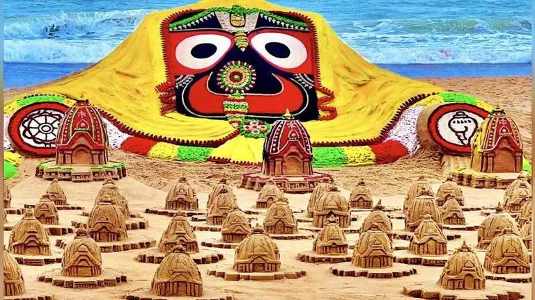 Rath Yatra 2022: Artist Sudarsan Pattnaik sculpts 125 sand chariots on Odisha's Puri beach Sudarshan Pattnaik