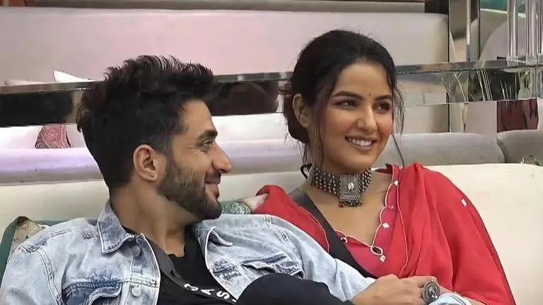 Jasmin Bhasin shares a heartwarming birthday wish for Aly Goni, calls him 'my hero' Jasmin Bhasin