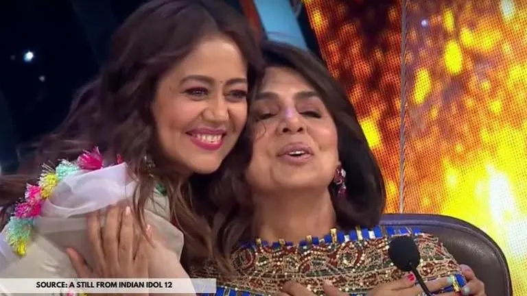 Neetu Kapoor gives Shagun to Neha Kakkar & remembers Rishi Kapoor on 'Indian Idol' sets Neetu Kapoor, Source: Still from Indian Idol