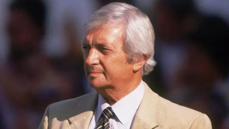 Fans remember Richie Benaud for his famed pronunciation of '2/2/22': 'Won't be forgotten' Richie Benaud