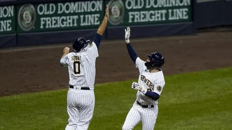 Burnes, Braun help Brewers to 5-0 win over the Royals