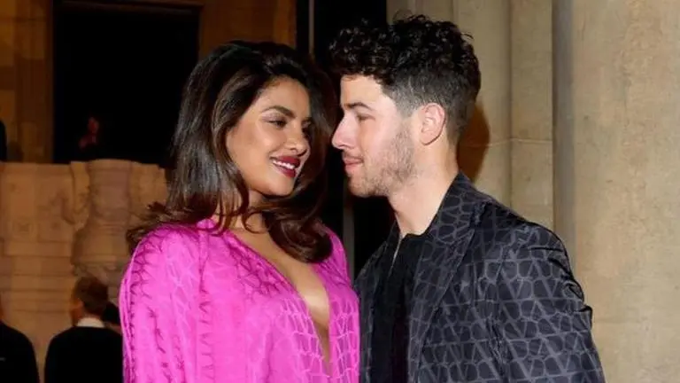 Priyanka Chopra, Nick Jonas walk hand in hand, pose at Paris Fashion Week Priyanka Chopra
