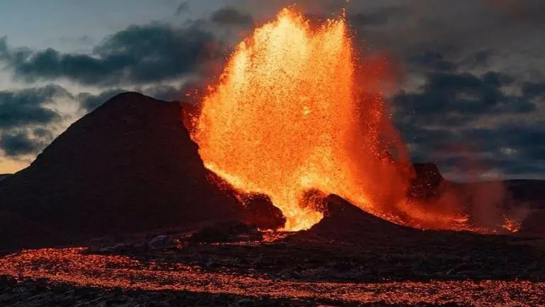 Sierra Negra's volcanic eruption predicted five months in advance using new system Sierra Negra Volcano