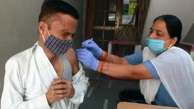 Only inoculated people can buy grocery, fuel: Aurangabad issues order to boost vaccination Maharashtra