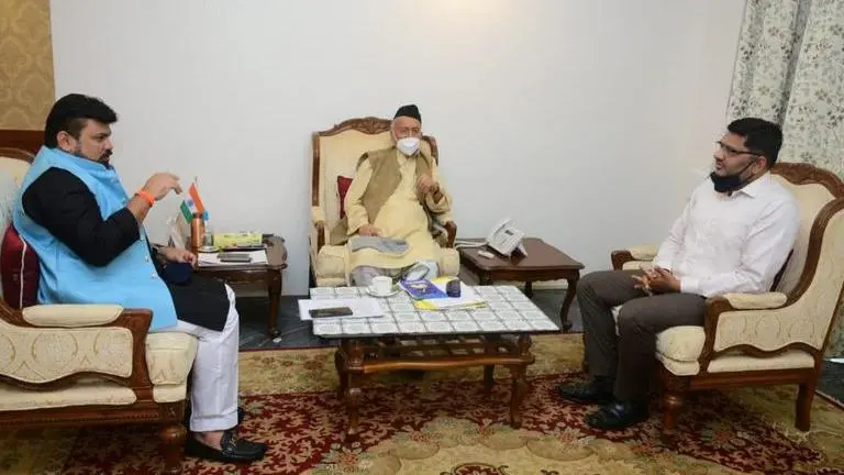 Maha Higher Education Min meets Guv Koshyari over issue of conducting final year exams Governor Bhagat Singh Koshyari