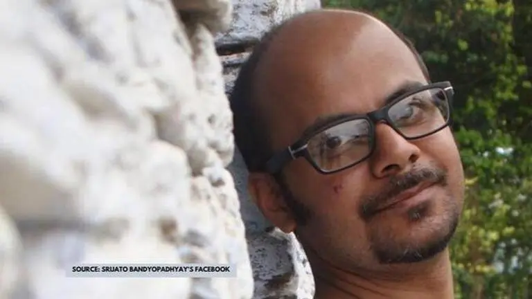 Srijato Bandyopadhyay recites his work by streaming live on Facebook amid lockdown srijato bandyopadhyay