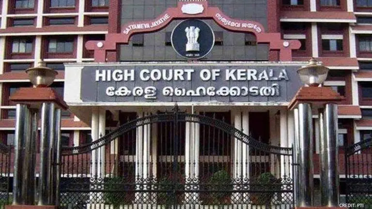Kerala HC tells Centre to remove blockades on Karnataka-Kerala border amid lockdown Kerala