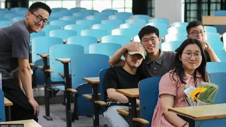 Chinese colleges urge students to 'fall in love' during spring break China