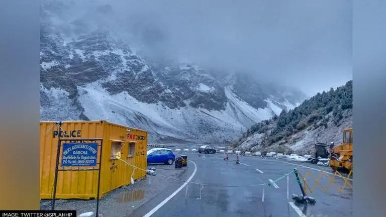 Three Maharashtra trekkers die due to a snowstorm in Himachal Pradesh, ten rescued Himachal Pradesh