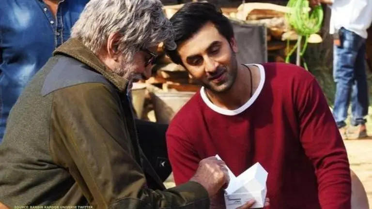 When Ranbir Kapoor was seen teaching Amitabh Bachchan how to use new technology Ranbir Kapoor