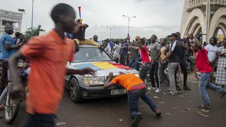 Mali soldiers behind coup take to airwaves, promise handover