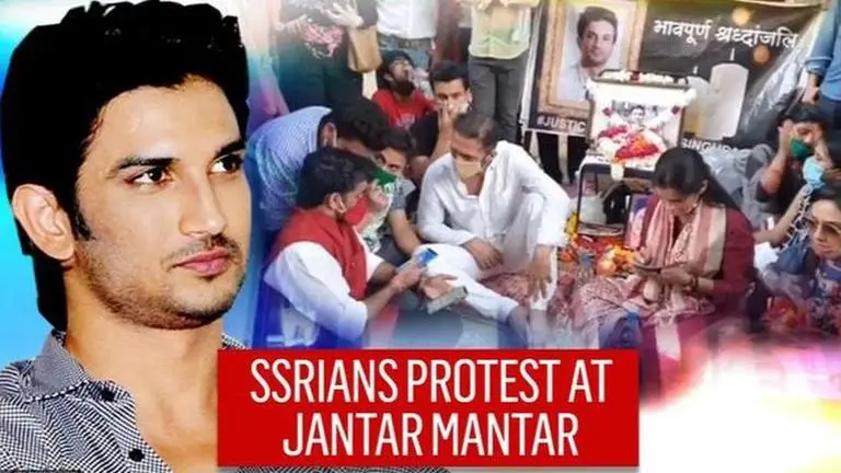 SSR fans protest peacefully at Delhi's Jantar Mantar, shout slogans for justice; Watch Sushant Singh Rajput