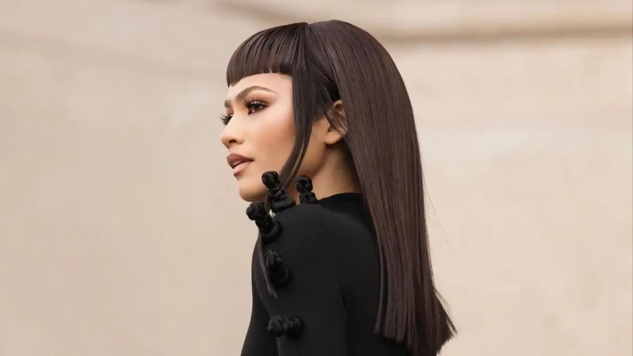 Zendaya Debuts Baby Bangs Look With Paris Fashion Week Appearance Zendaya