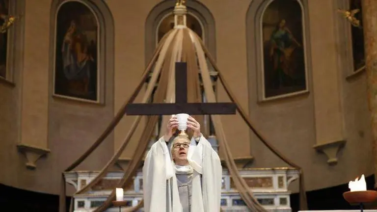 As Easter nears, virus deaths test Italian priest's faith