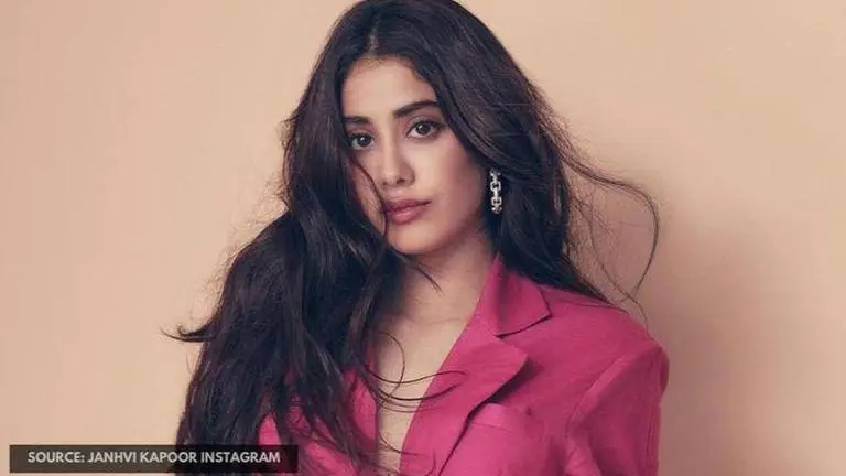 From glitzy dresses to jeans & t-shirt, Janhvi Kapoor shares glimpses of her 'relaxed day' janhvi kapoor