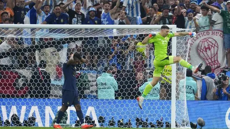 Emiliano Martinez's psychology & mind games explained in World Cup final via a thread Emiliano Martinez