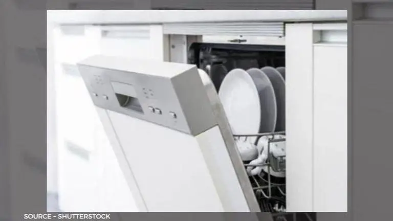 how does a dishwasher work