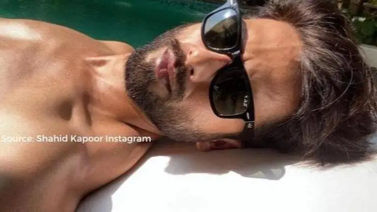 Shahid Kapoor gives off cool "laid back vibes" in latest photo, winks at followers Shahid Kapoor