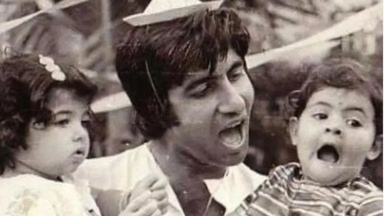 Amitabh Bachchan shares throwback photo of Shweta, Twinkle Khanna Amitabh Bachchan