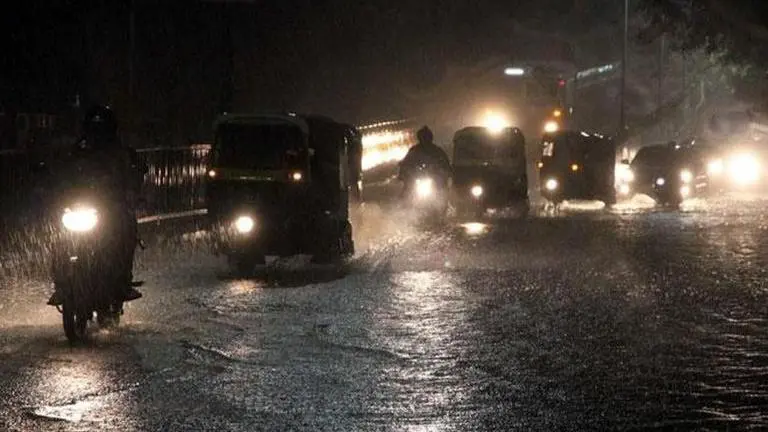 Mumbai, adjoining areas get pre-monsoon showers