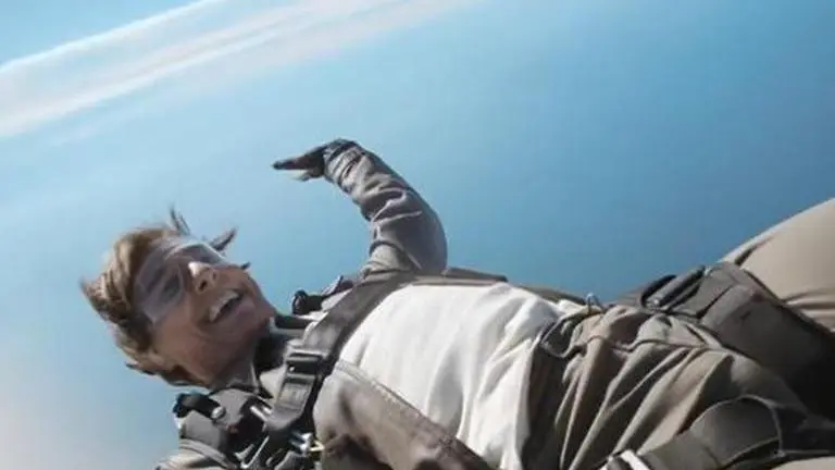 Tom Cruise sends special message to fans mid-air as he dives for 'Mission Impossible 7' Tom Cruise