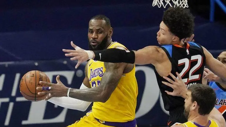 LeBron James scores 26 points, Lakers roll past Thunder