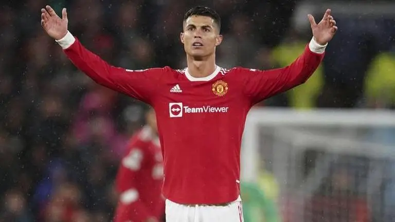Record-breaker Ronaldo scores late winner for United in CL Ronaldo