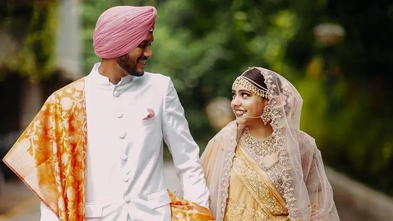 Niti Taylor celebrates first Karwa Chauth with husband Parikshit Bawa, shares photos niti taylor