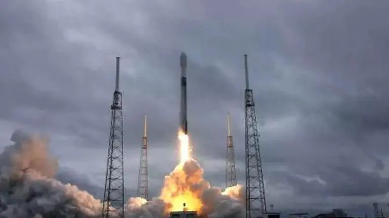 SpaceX launches new Starlink satellite fleet in record making Falcon 9 flight; WATCH SpaceX