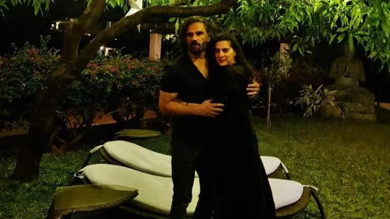 Suniel Shetty gives tour of his Khandala house with open ceiling, huge swimming pool Suniel Shetty, Khandala home, Suniel Shetty's khandala house, Manna Shetty