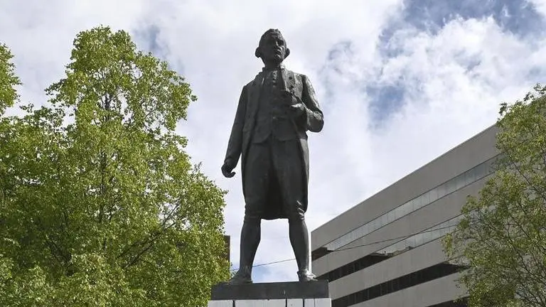 Alaska tribe to decide fate of European explorer statue