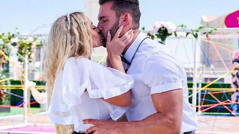 are mackenzie and connor still together