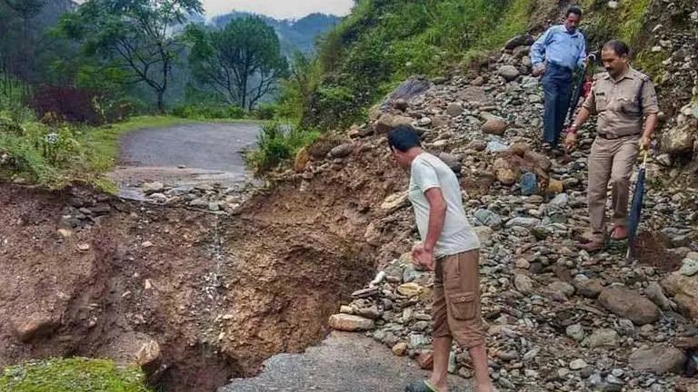 Rains trigger landslides in Uttarakhand, leads to blockages on highway, 89 rural roads Uttarakhand news