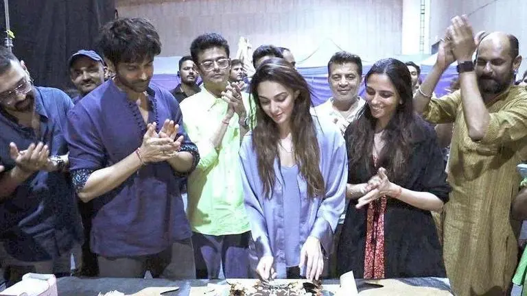 Kartik Aaryan pens adorable note for Satyaprem Ki Katha co-star Kiara Advani Kartik Aaryan