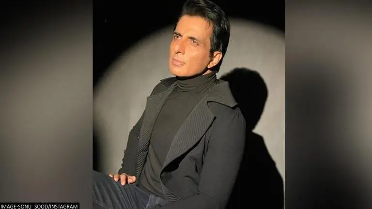 Sonu Sood comes to the rescue of 19-year-old boy caught in severe road accident; Watch sonu sood