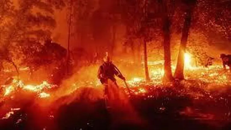 Emergency crews battle wildfires in Washington County