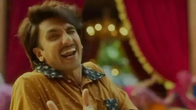 Jayeshbhai Jordaar Twitter review: Fans calls film Ranveer Singh's 'best work' to date Jayeshbhai Jordaar twitter review