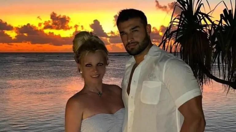 Britney Spears announces pregnancy with husband Sam Asghari; 'Spreading lots of joy' Britney Spears