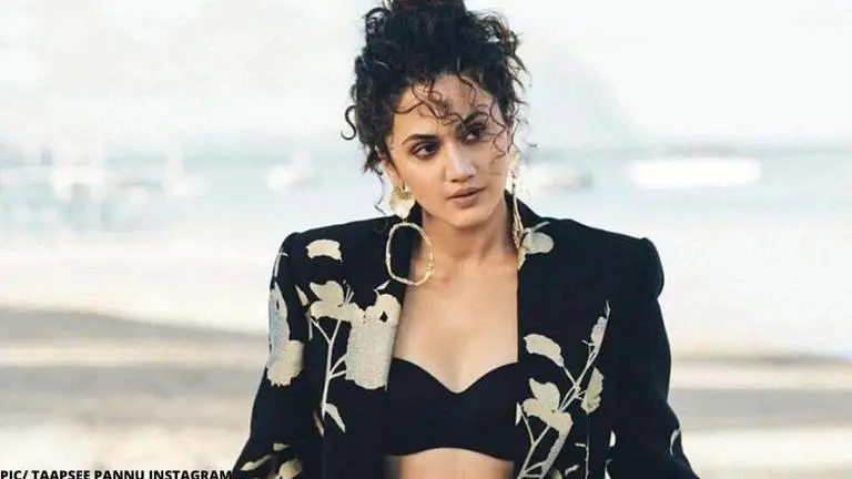 Taapsee Pannu's stunning black outfits can make fans fall in love with her, see pics Taapsee Pannu