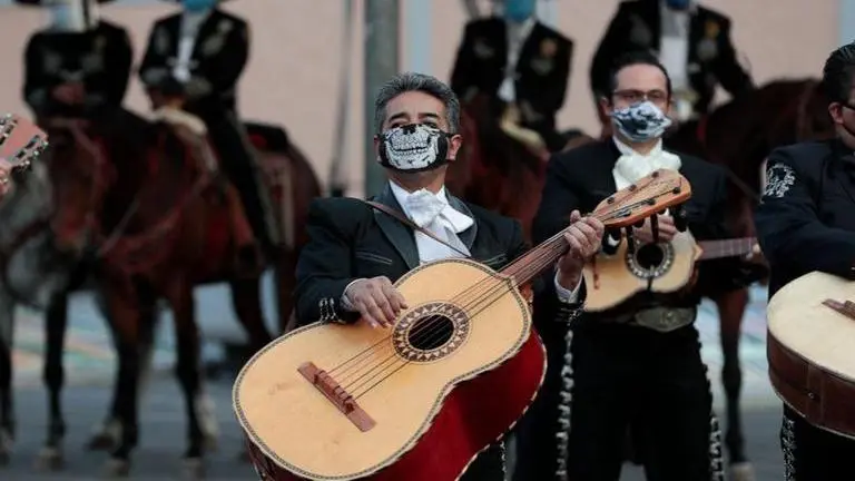 Mexico: Musicians play on streets to make ends meet amid COVID-19 lockdown mexico