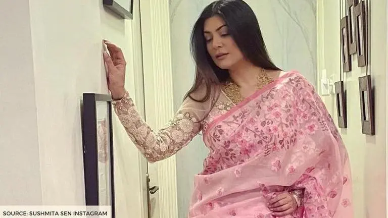 Sushmita Sen celebrates her Best Actress win with fans; shares video from awards show sushmita sen