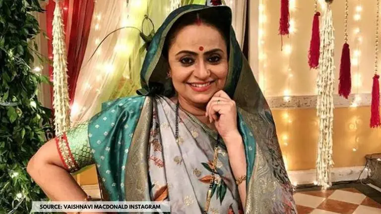 Vaishnavi Macdonald pulls hilarious 'Spicy Chips' prank on the sets of 'Aye Mere Humsafar' Vaishnavi Macdonald