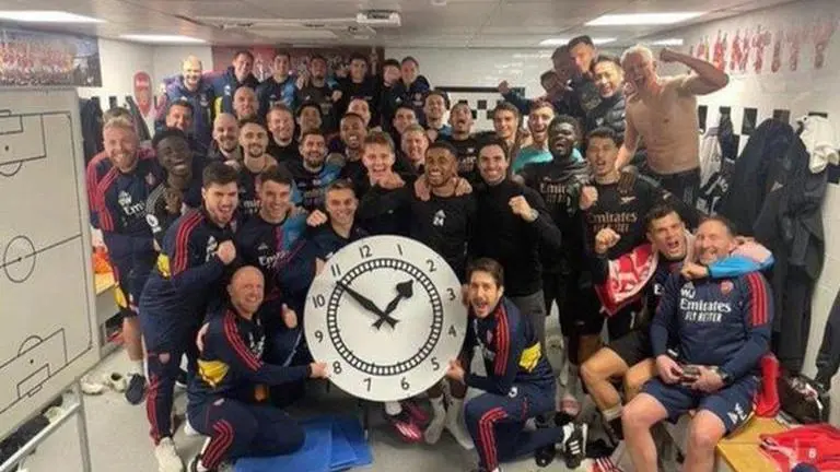 Arsenal players celebrate win against Fulham with clock showing 1:55 pm, Here's why Arsenal