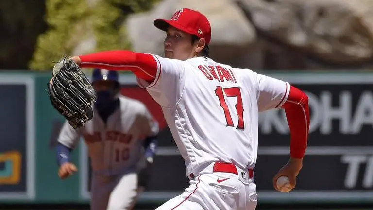 Angels' Shohei Ohtani strains arm, won't throw for 4-6 weeks