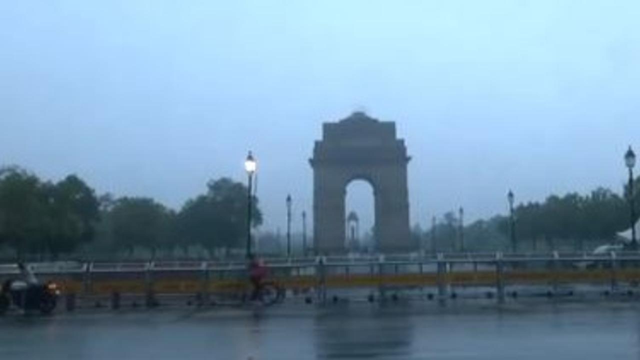 Heavy Rain Lashes Parts of Delhi-NCR, More Showers Likely