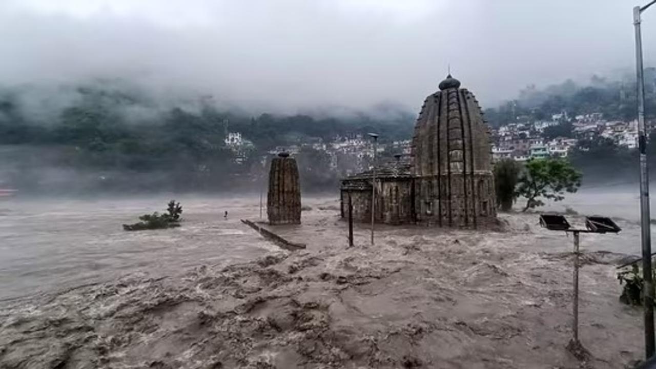 Heavy Rainfall Causes Widespread Disruptions in Himachal Pradesh; 73 Roads Closed and Power Schemes 