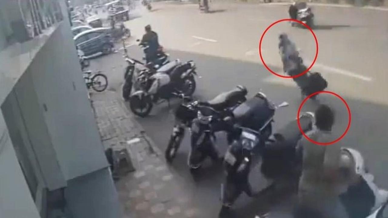 28 Kg Silver Looted in Ahmedabad's Krishnanagar Area, CCTV Video Goes Viral