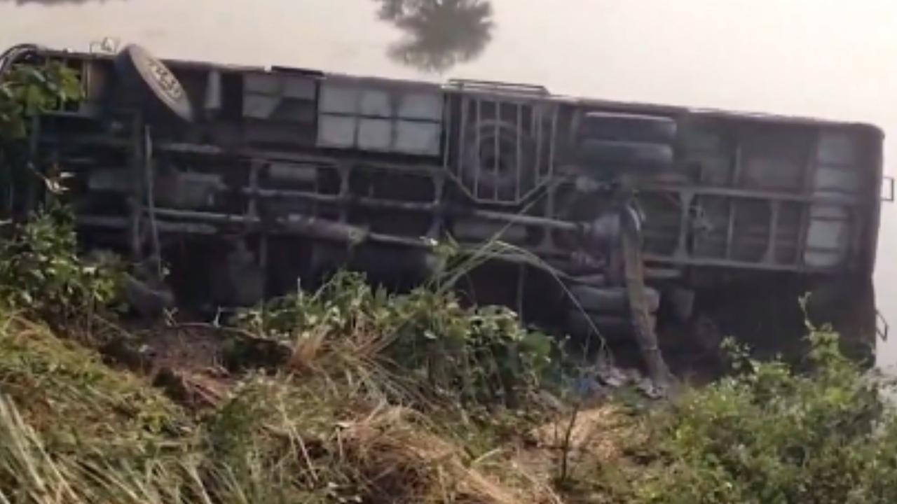 29 Police Personnel Injured as Bus Rolls Down into Ditch in UP’s Ballia 