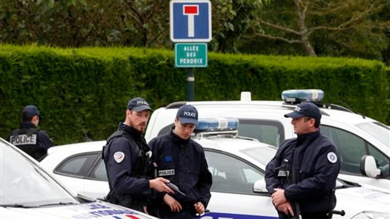 5 killed in firing near migrant camp in Northern France